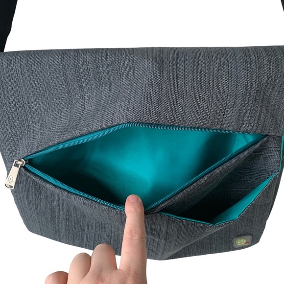 Tree frog grey 13" laptop over shoulder cross body bag, very lightweight. - Picture 5 of 11